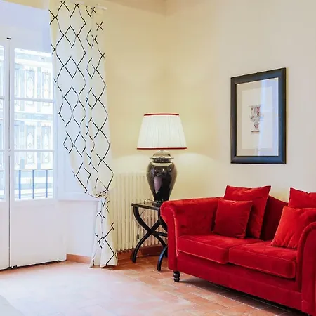 Romantic Flat