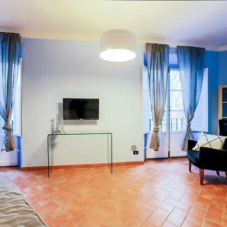 Romantic Flat